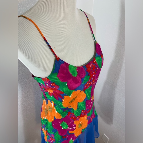 New List🌹NWOT 1990s Vintage Victoria's Secret Multi-Color Floral Chemise or Slip - Picture 2 of 6